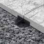 Fugenkreuz mit Bodenplatte, eingesetzt zwischen zwei Terrassenplatten